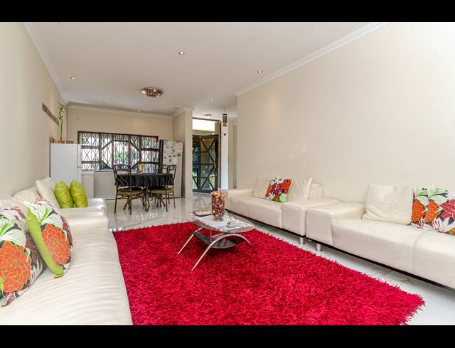 6 BEDROOM FREESTANDING FOR SALE IN VORNA VALLEY